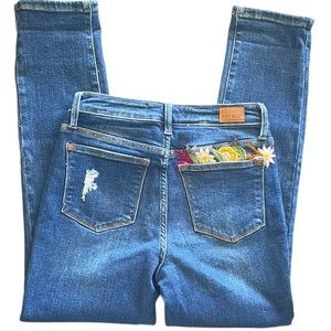 Judy Blue Jeans - Floral Embroidery, Boyfriend Fit